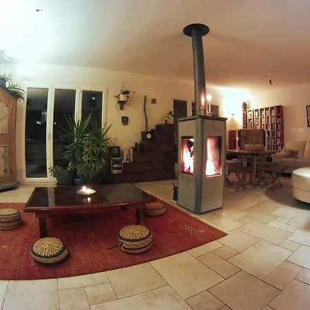 Centre Viayoga בית הארחה 3*